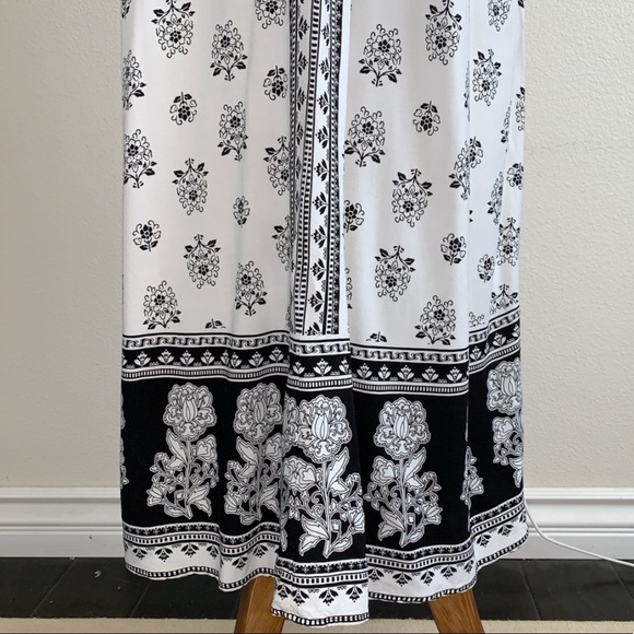 NWOT Flying Tomato Backless Halter Maxi Dress - Picture 4 of 6